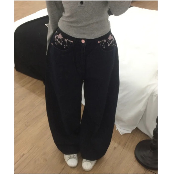 Embroidery Jeans Sakura - Calça Jeans Sakura Bordada Solta com